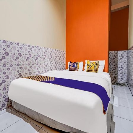Hotel Spot On 91186 Losmen Yanti à Bandung Extérieur photo