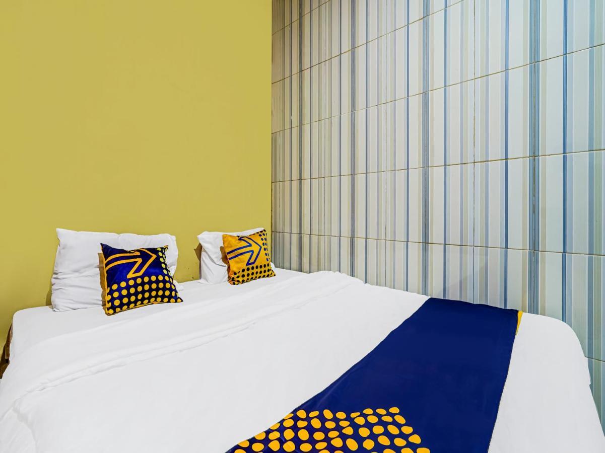 Hotel Spot On 91186 Losmen Yanti à Bandung Extérieur photo
