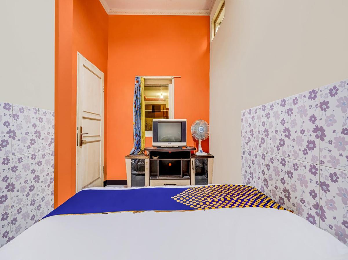 Hotel Spot On 91186 Losmen Yanti à Bandung Extérieur photo