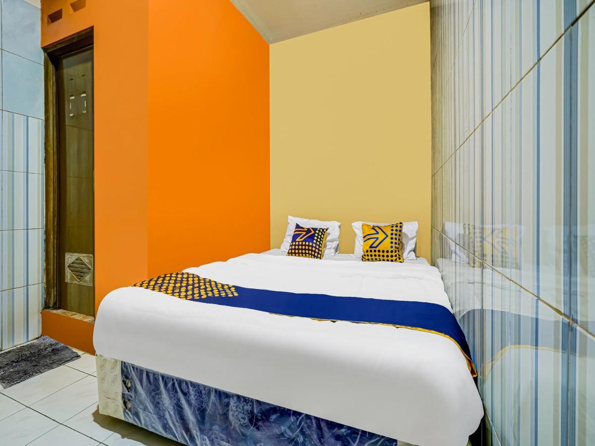 Hotel Spot On 91186 Losmen Yanti à Bandung Extérieur photo